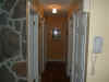 Hallway to bedrooms.jpg (35603 bytes)